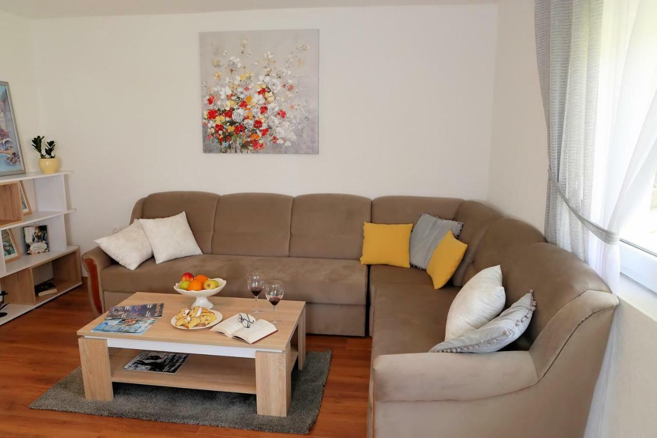 Apartman Sofia Otočac Εξωτερικό φωτογραφία