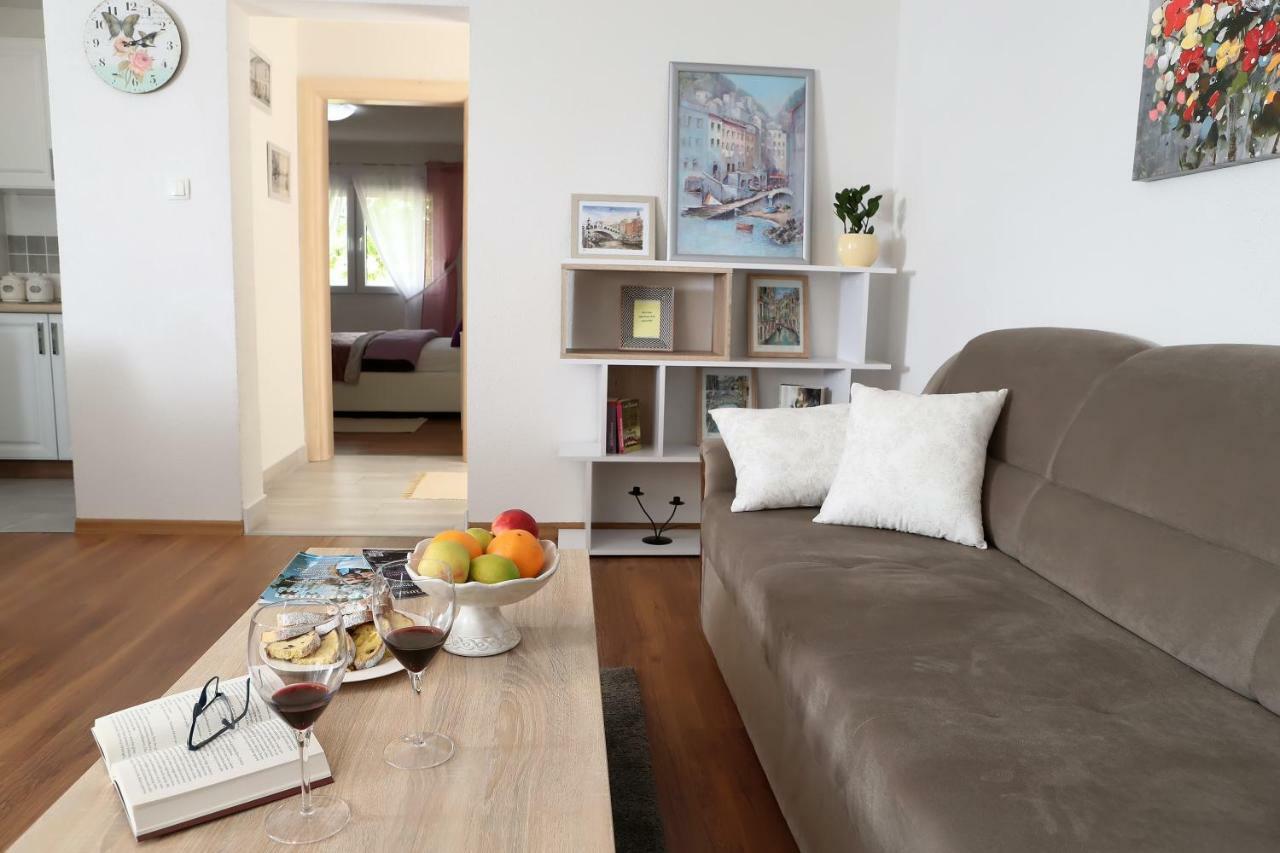 Apartman Sofia Otočac Εξωτερικό φωτογραφία